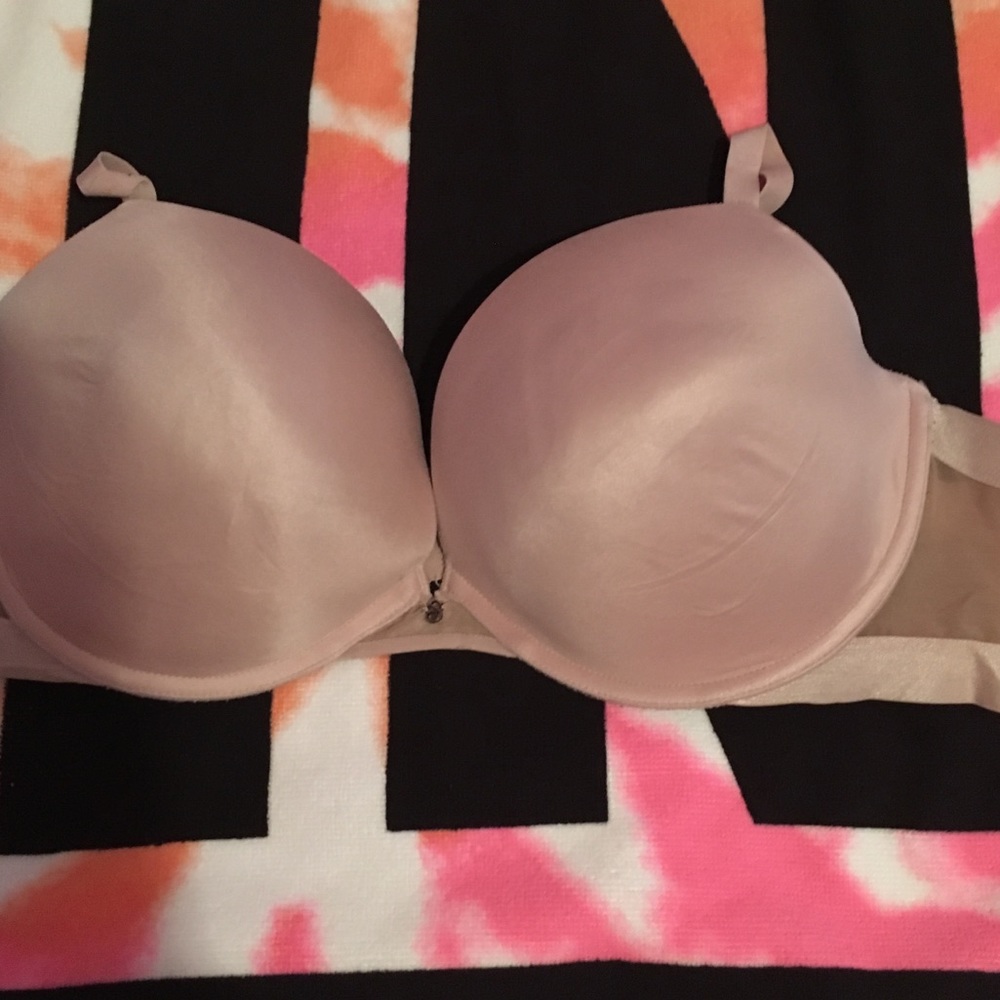 Victoria’s Secret plunge 38DD
